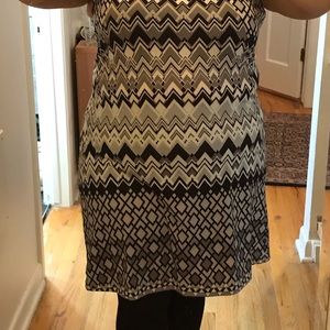 Great sleeveless dress in black and white